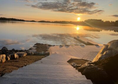 Kiviportaat rantaan. Toteutus Kivirakennus Kamula Oy.